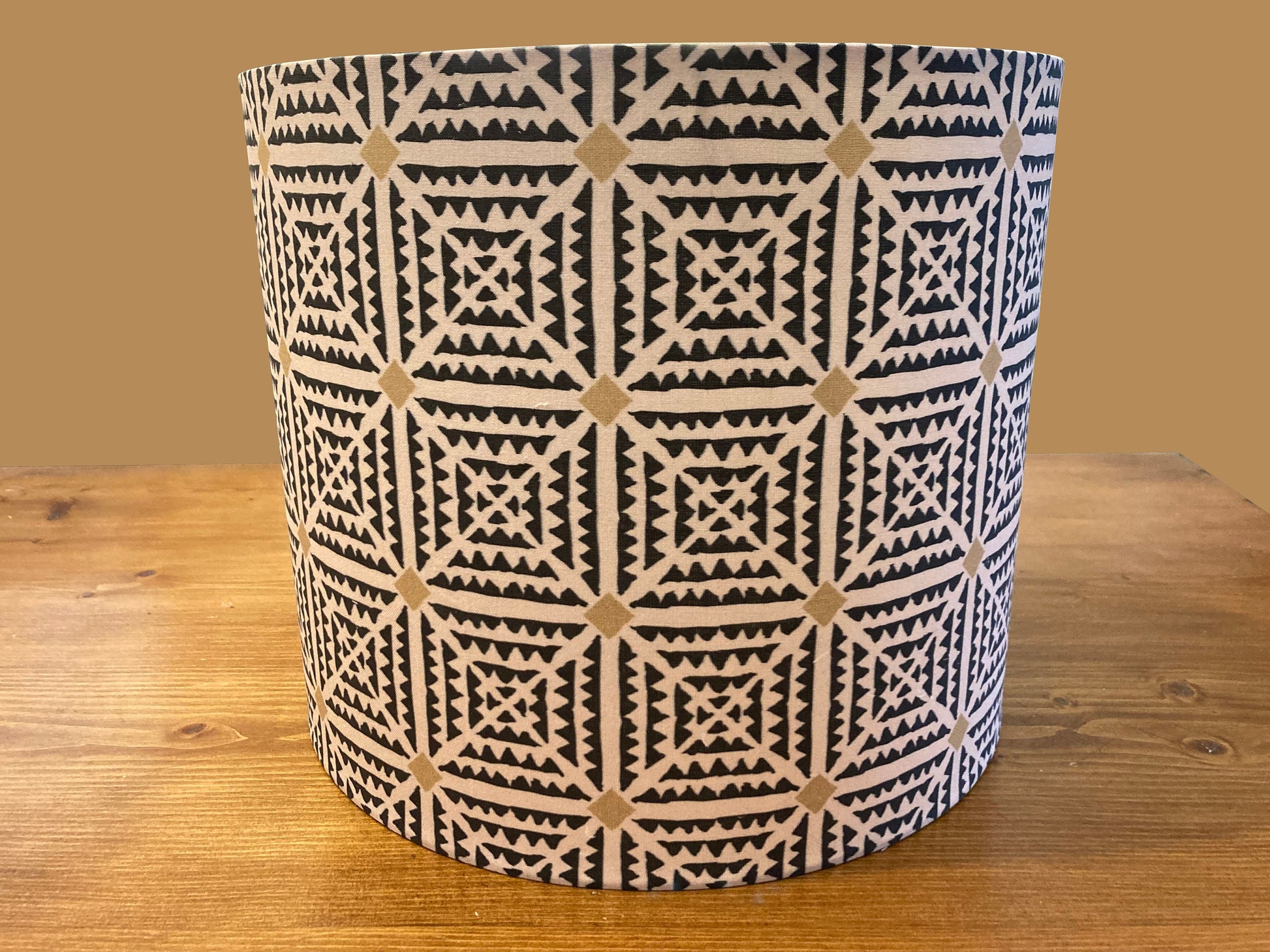 lampshade, lamp, shade, drum, geometric, classic, contemporary, modern. black, white