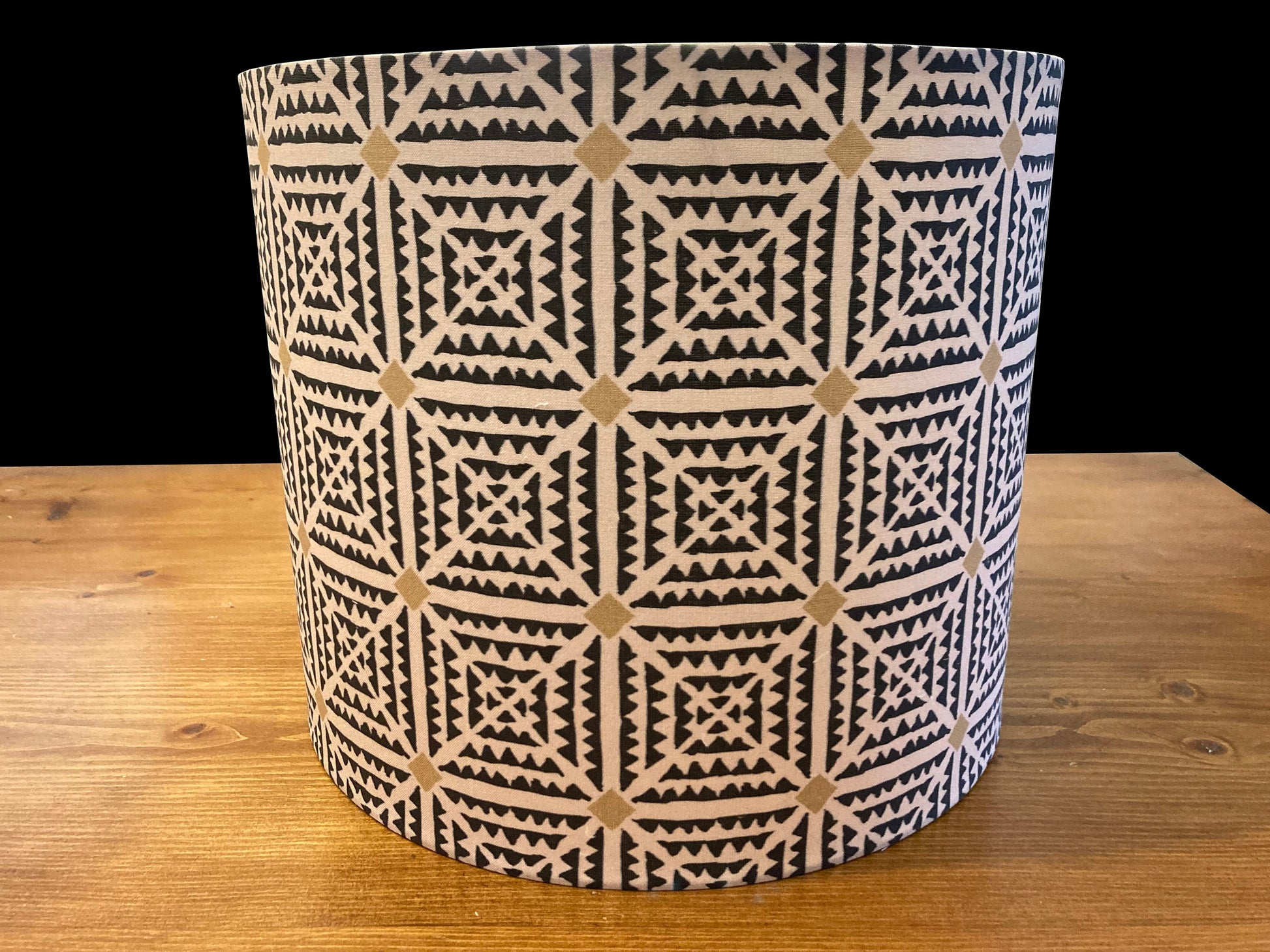 lampshade, lamp, shade, drum, geometric, classic, contemporary, modern. black, white